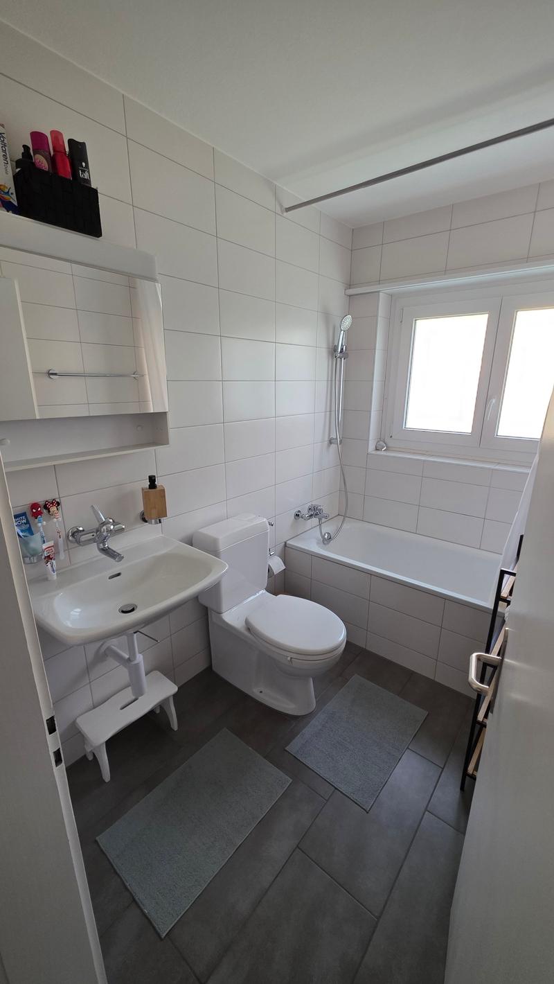 Ruhige 4-Zimmer-Wohnung mit Balkon in Lengnau (3)
