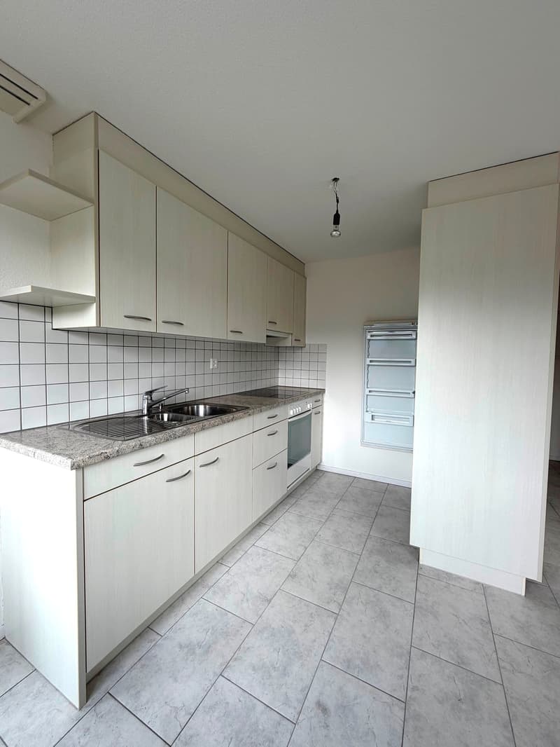 Helle und zentral gelegene 2.5-Zimmer-Wohnung direkt am Bahnhof Brügg (4)