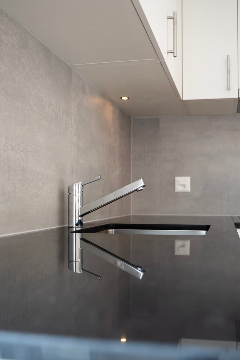 Moderne 2.5-Zimmer-Attikawohnung mit zwei grosszügigen Terrassen in Nidau (6)
