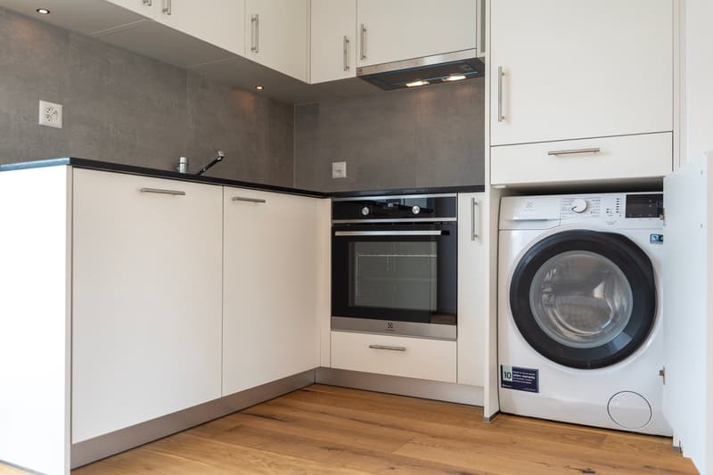 Moderne 2.5-Zimmer-Attikawohnung mit zwei grosszügigen Terrassen in Nidau (7)