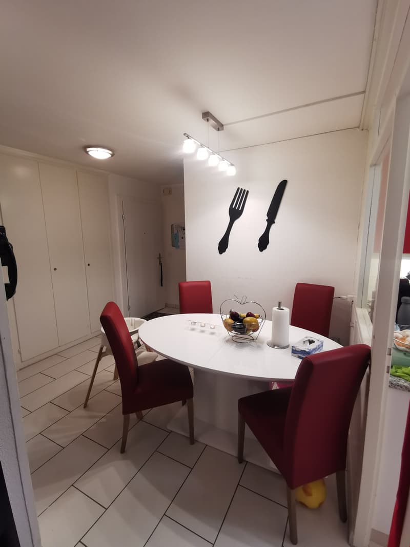 Attraktive 4.5-Zimmerwohnung mit Balkon in Biel (8)