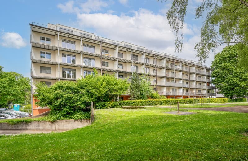 2025 umfassend sanierte 2.5-Zimmerwohnung mit Balkon in Nidau (1)