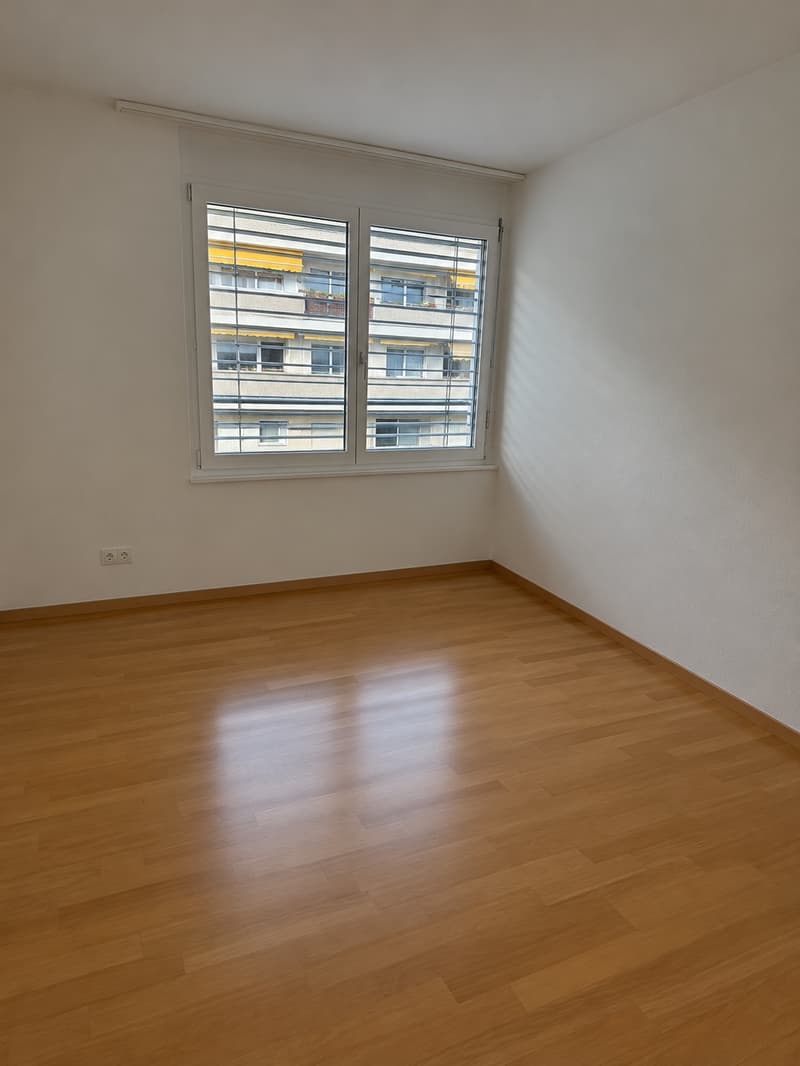 Moderne 3.5-Zimmerwohnung mit Balkon und Lift in Pieterlen (6)