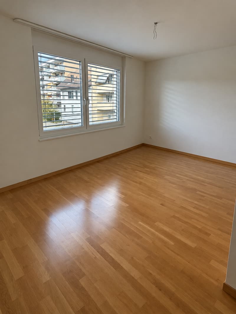 Moderne 3.5-Zimmerwohnung mit Balkon und Lift in Pieterlen (7)