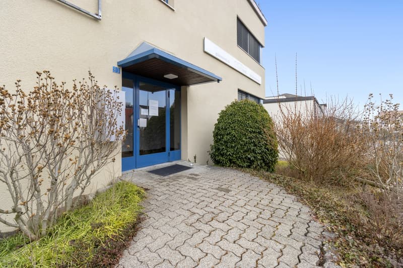 Ready-to-occupy furnished office in a well-connected location in Wädenswil (2)