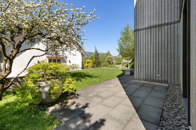 Dreamy 3.5-room ground floor apartment in Kilchberg - Luxury and comfort combined (2)
