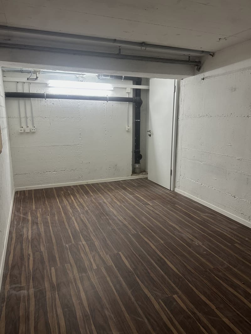 Salle de bricolage / salle de loisirs à louer (3)