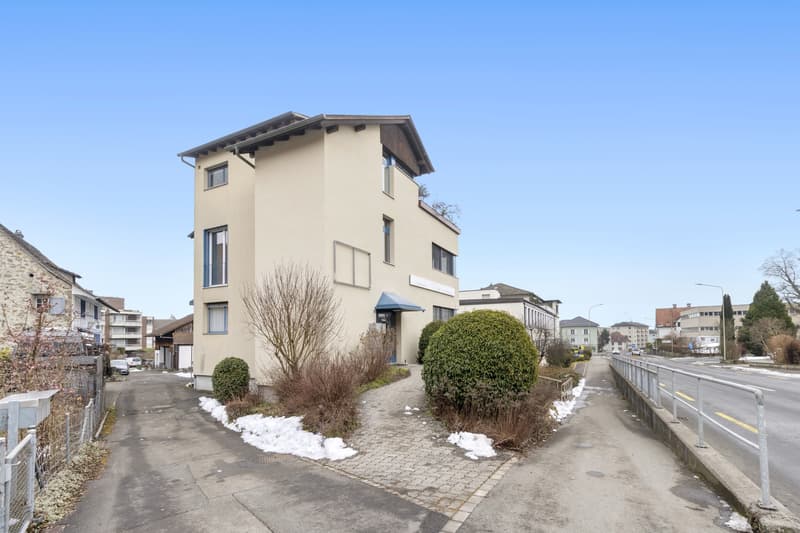 Ready-to-move-in furnished office in a well-connected location in Wädenswil (1)