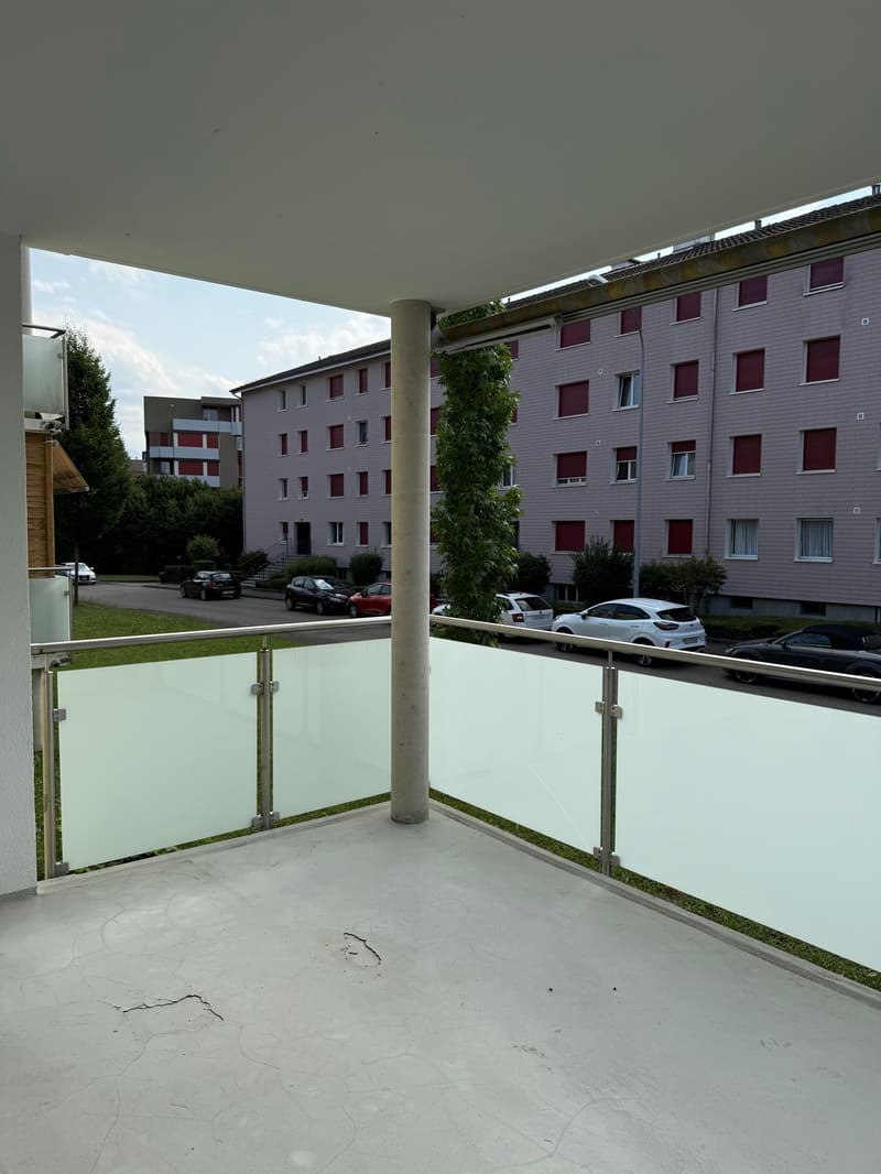 Appartement de 4,5 pièces baigné de lumière avec salle de bain spacieuse et équipement moderne (13)