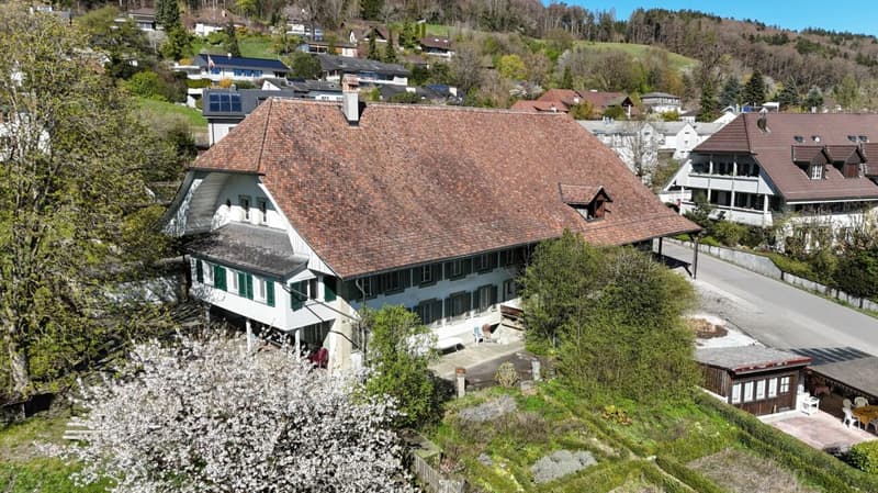 Herrschaftliches Gutshaus im alten Dorfkern von Gümligen (1)