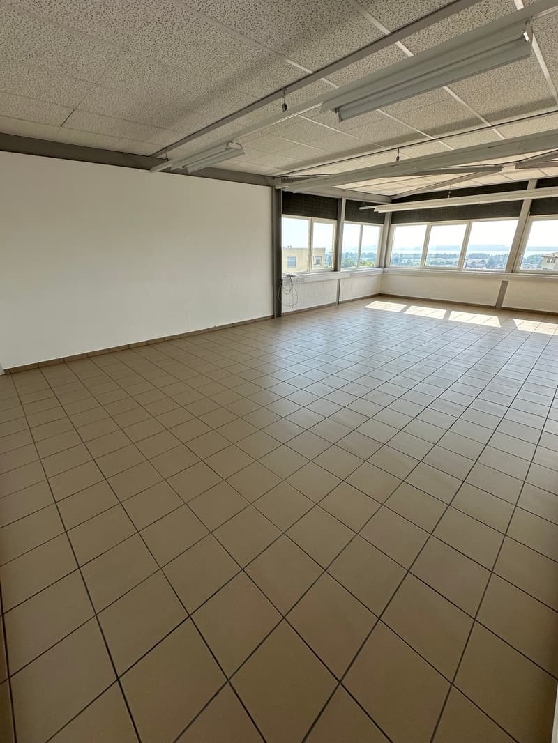 Locale commerciale a Boudry (2)