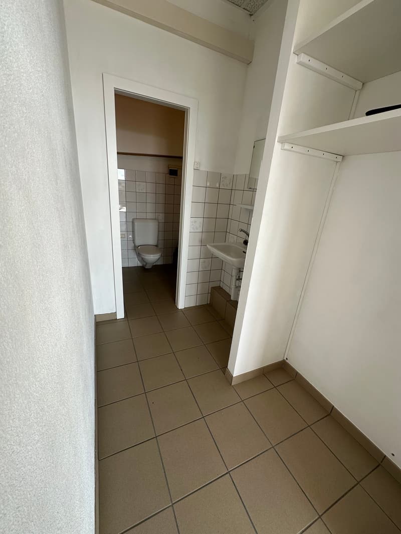 Locale commerciale a Boudry (4)