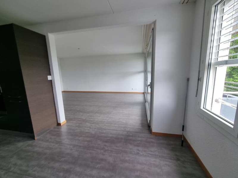Spacieux appartement 5.5 pièces avec balcon à Boudry (5)