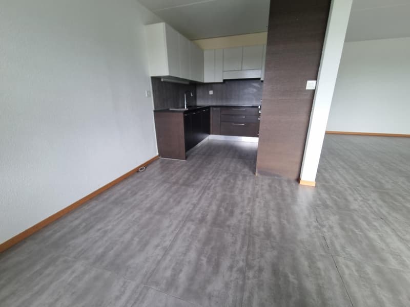 Spacieux appartement 5.5 pièces avec balcon à Boudry (2)