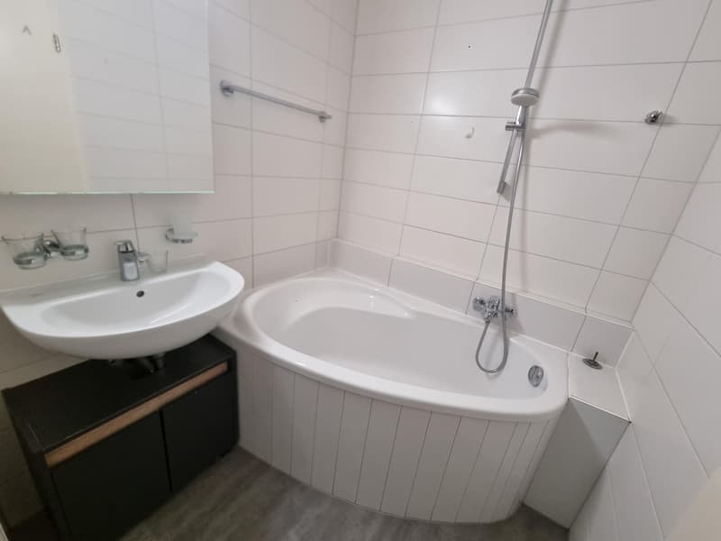 Spacieux appartement 5.5 pièces avec balcon à Boudry (14)