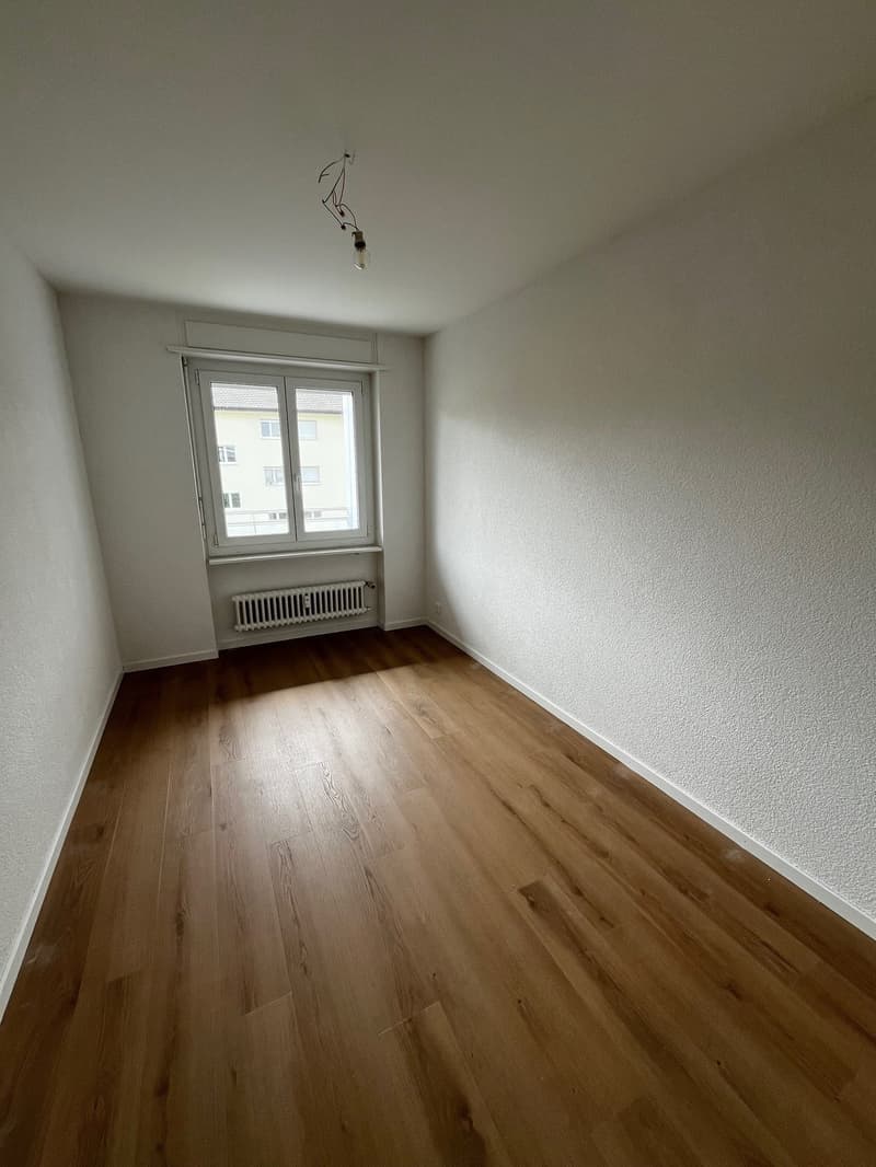 empty room, wooden floor, white walls, window, radiator