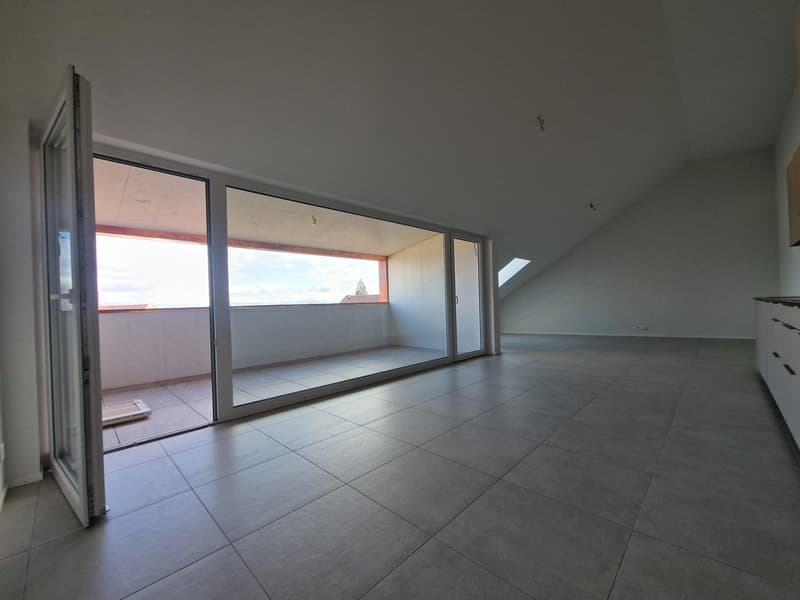 empty room, large windows, balcony, tiled floor