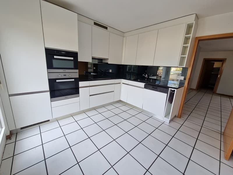 Magnifique attique de 5,5 pièces avec vue exceptionnelle à Areuse (1)