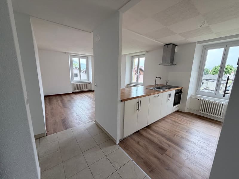Appartamento di 2,5 locali in affitto a Chézard-St-Martin (1)