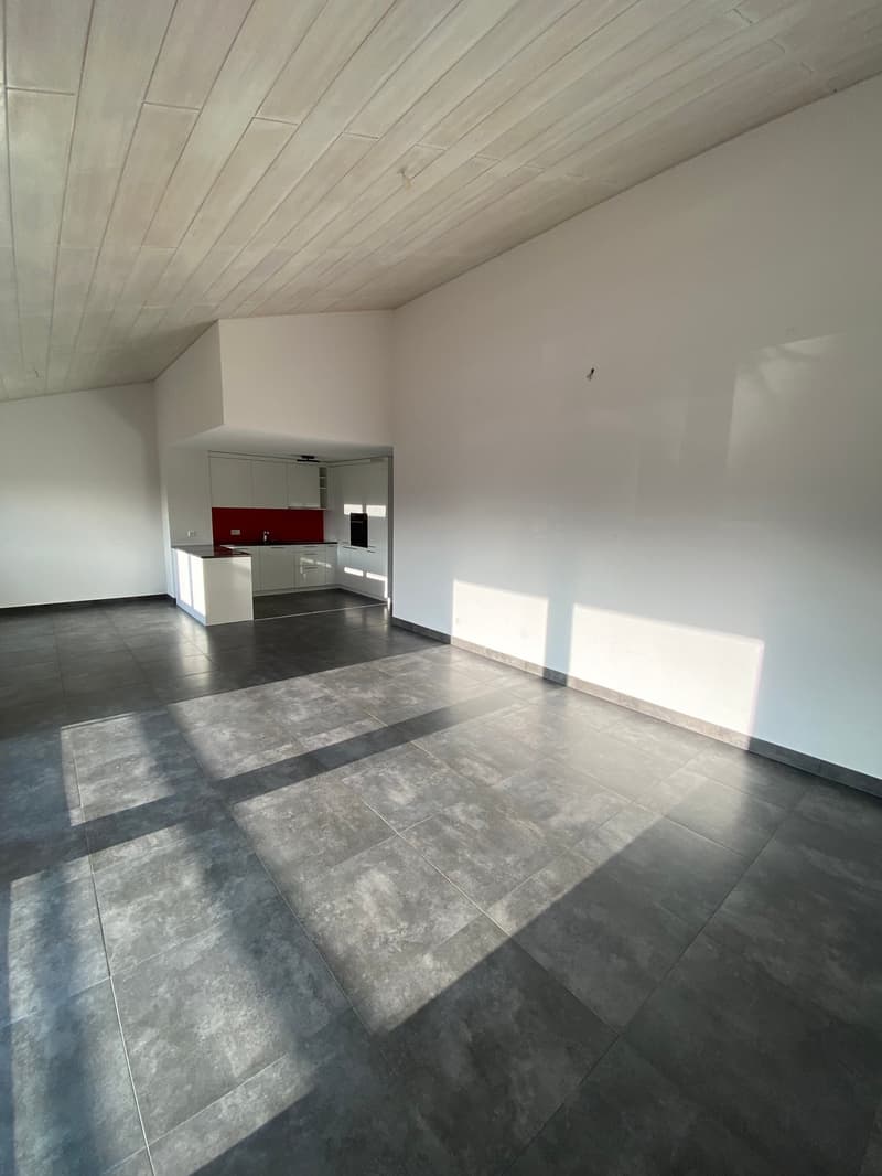 Ampio appartamento di 5.5 locali con balcone a Corcelles (4)