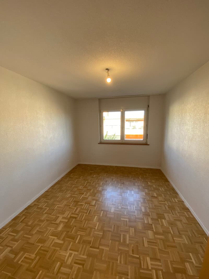 Ampio appartamento di 5.5 locali con balcone a Corcelles (8)