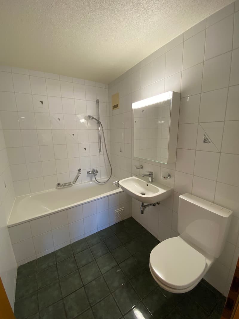 Ampio appartamento di 5.5 locali con balcone a Corcelles (13)