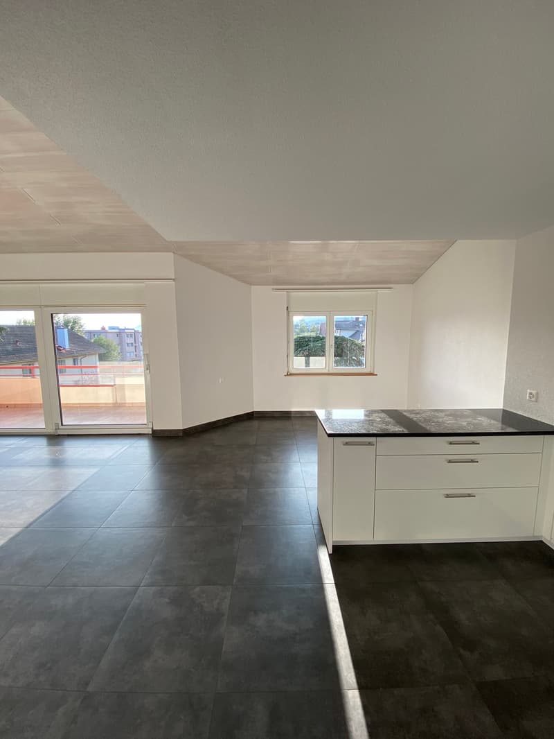 Ampio appartamento di 5.5 locali con balcone a Corcelles (5)