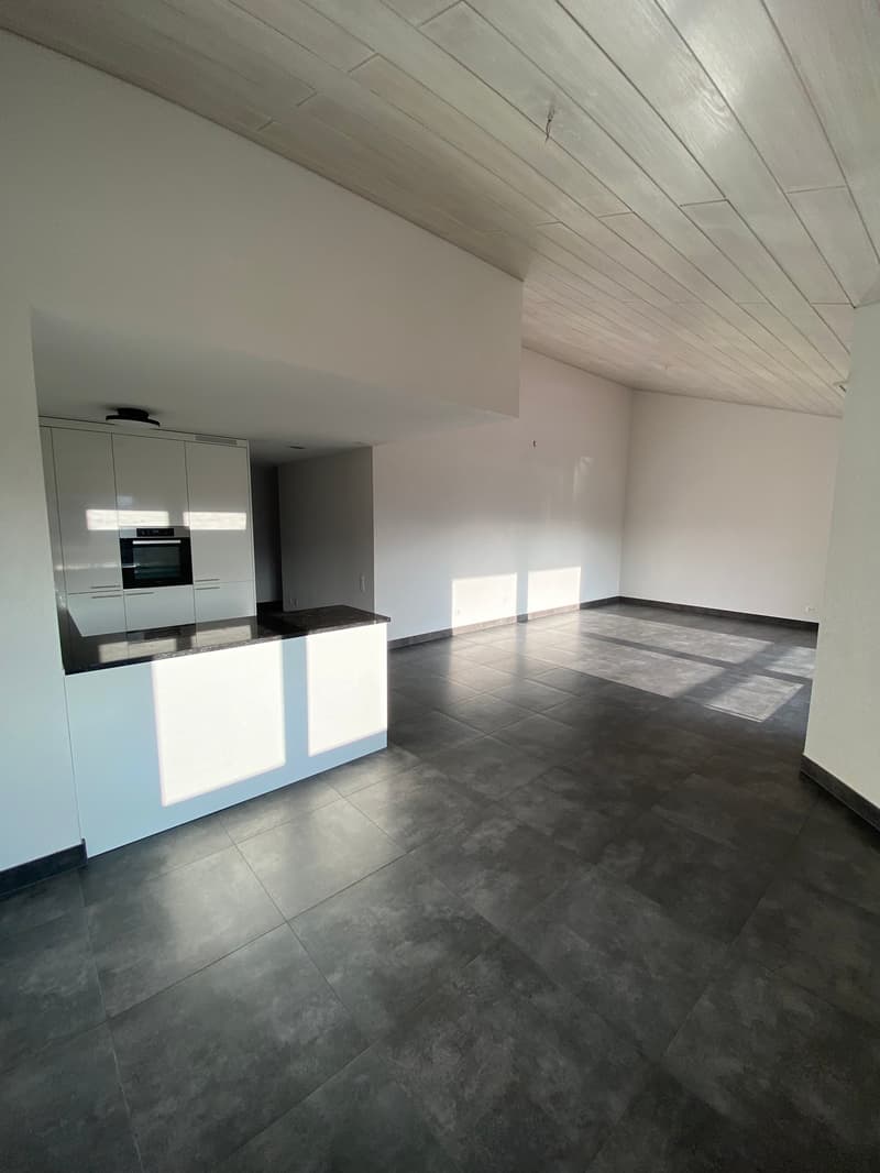 Ampio appartamento di 5.5 locali con balcone a Corcelles (3)