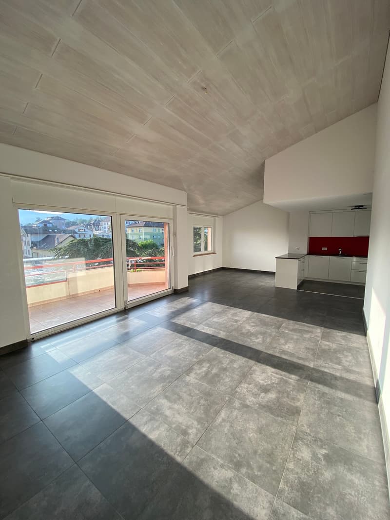 Ampio appartamento di 5.5 locali con balcone a Corcelles (1)
