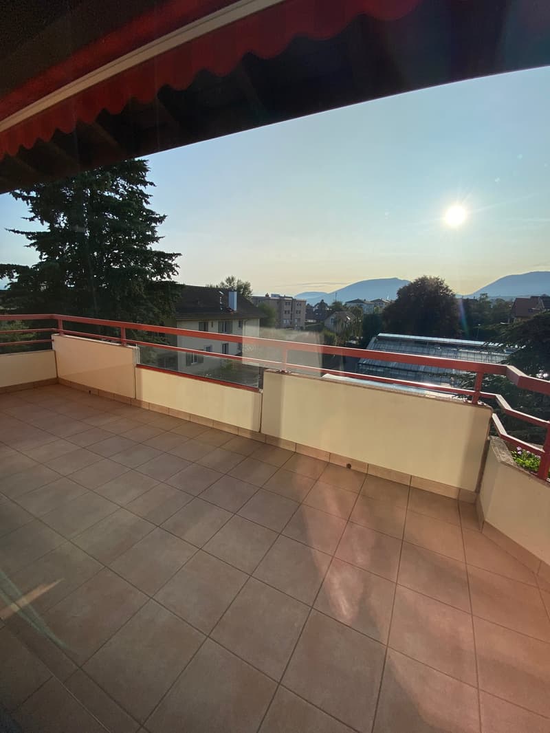 Ampio appartamento di 5.5 locali con balcone a Corcelles (11)