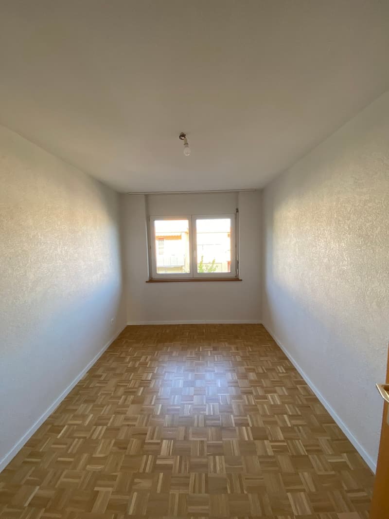 Ampio appartamento di 5.5 locali con balcone a Corcelles (9)