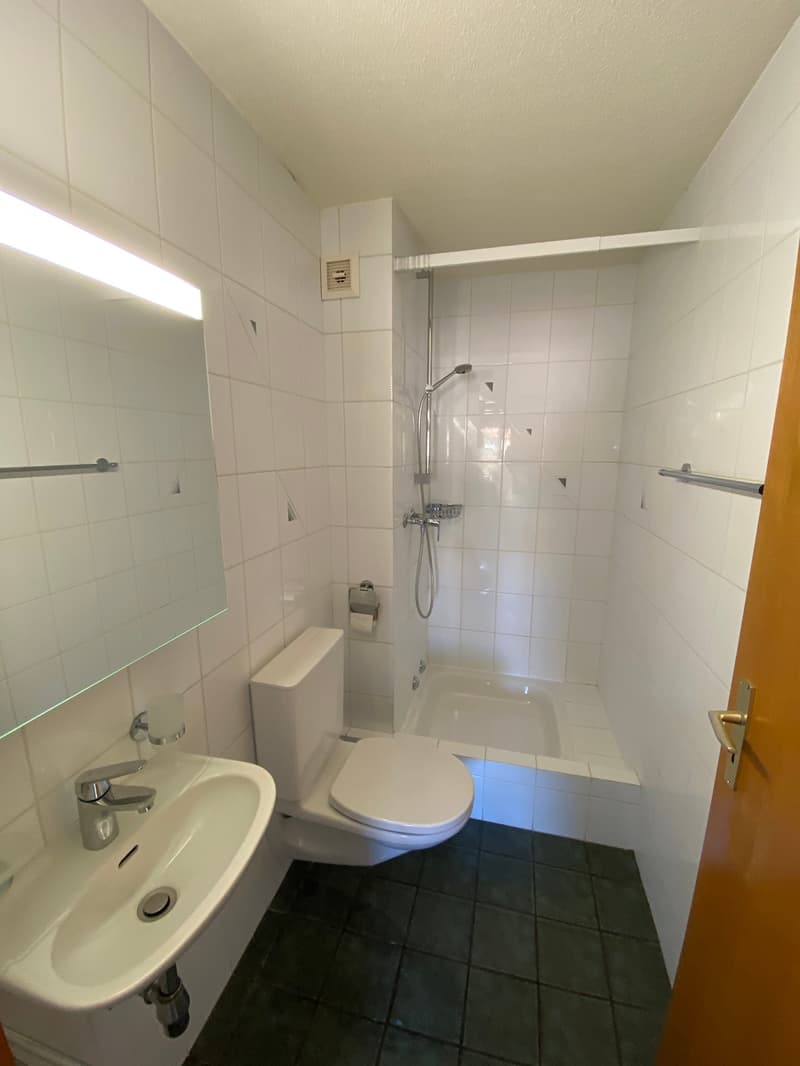 Ampio appartamento di 5.5 locali con balcone a Corcelles (12)