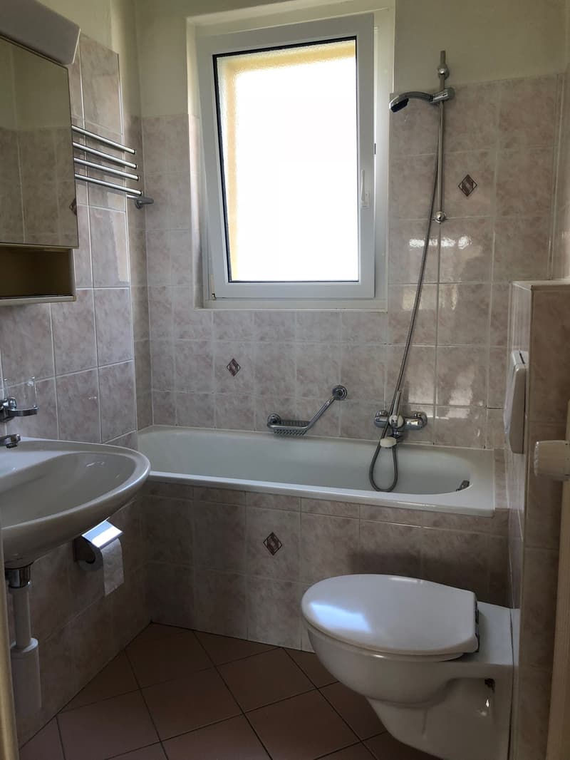 Spacieux appartement de 4 pièces avec balcon à Peseux (7)