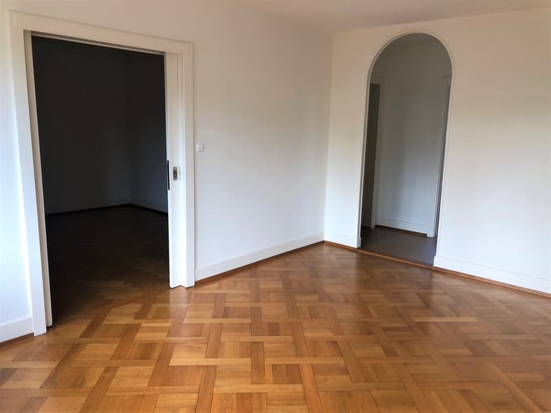 Spacieux appartement de 4 pièces avec balcon à Peseux (4)