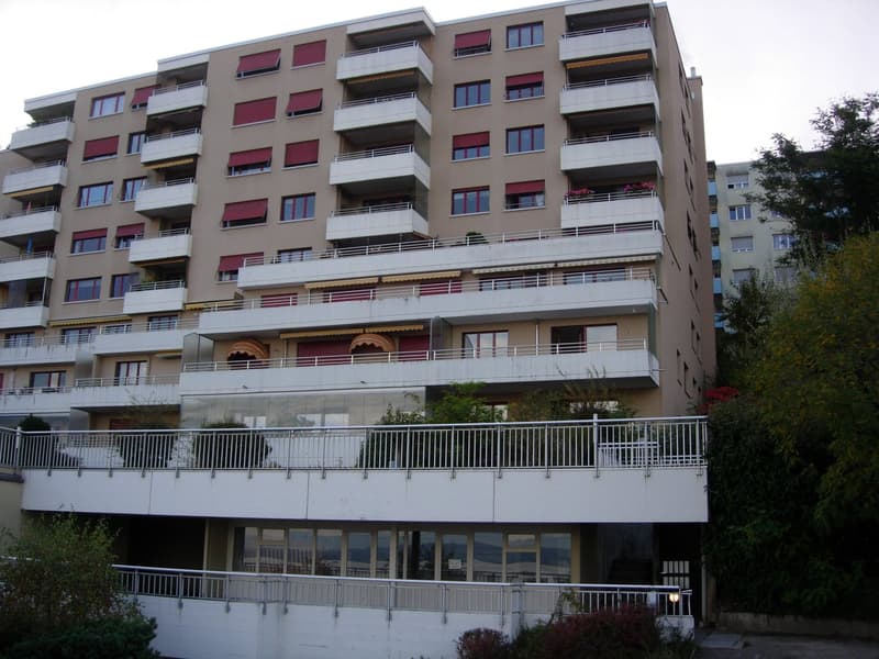 Wohnung 3.5 Zimmer mit Balkon und schöner Aussicht in Neuchâtel (14)