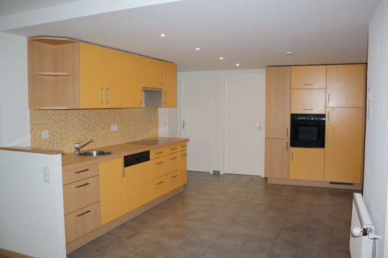 Spacieux appartement de 5.5 pièces avec balcon à Corcelles-Peseux (2)