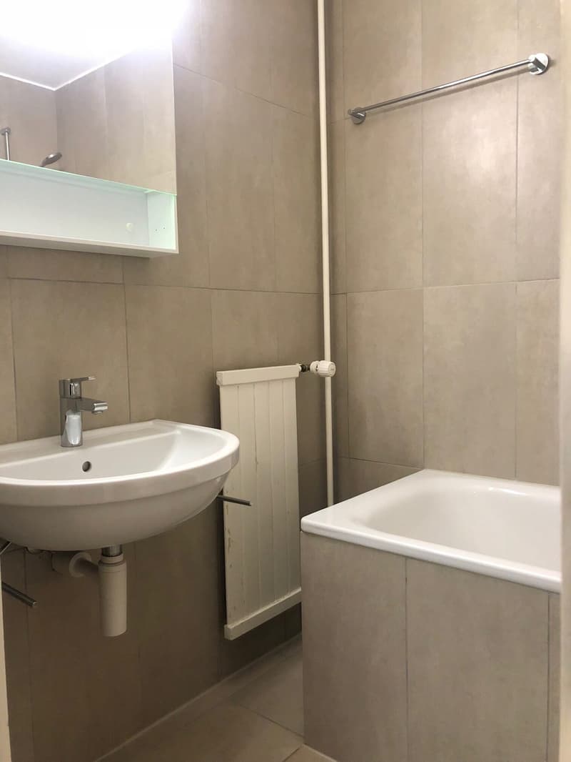 Appartement de 2.5 pièces avec balcon à Hauterive (8)