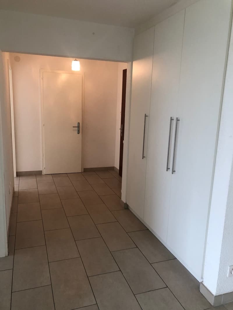 Appartement de 2.5 pièces avec balcon à Hauterive (7)