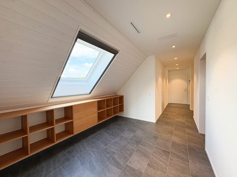 3.5-room attic apartment with two balconies in a quiet and green location (5)