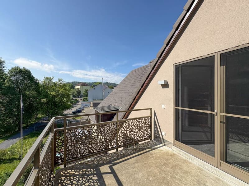 3.5-room attic apartment with two balconies in a quiet and green location (8)