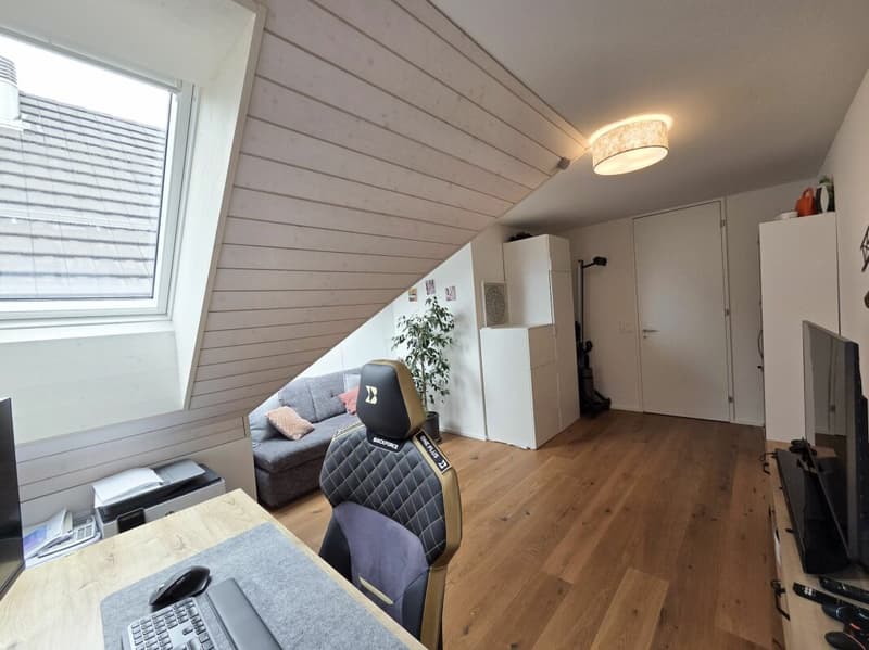 Appartamento mansardato di 5,5 locali con balcone coperto (4)