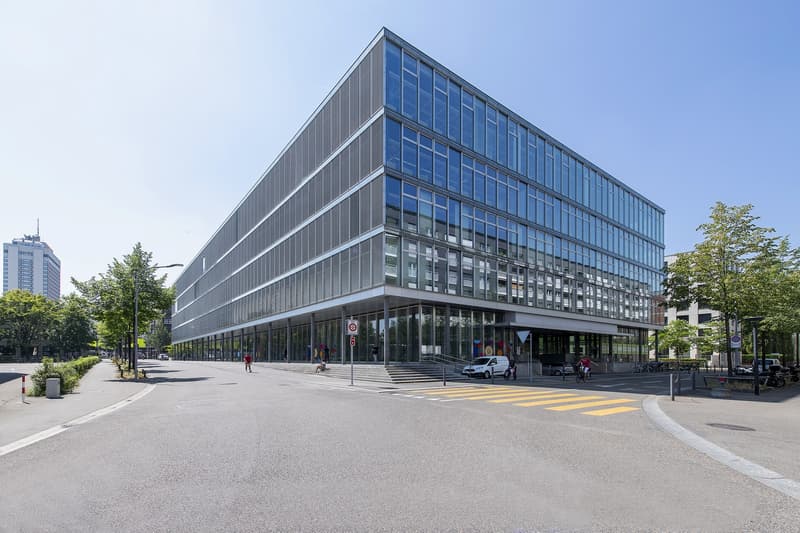 Attractive office space on the 3rd floor in a well-connected location in Zurich Oerlikon (1)