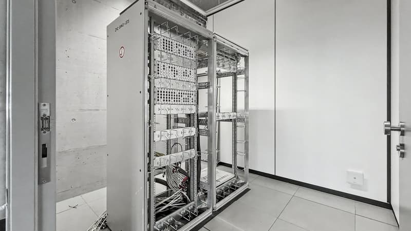 Attractive office space on the 3rd floor in a well-connected location in Zurich Oerlikon (11)