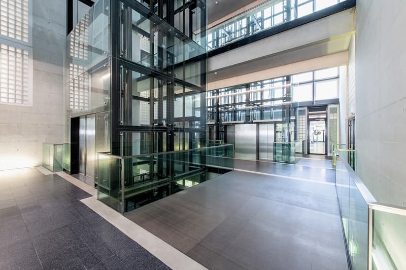 Attractive office space on the 3rd floor in a well-connected location in Zurich Oerlikon (4)