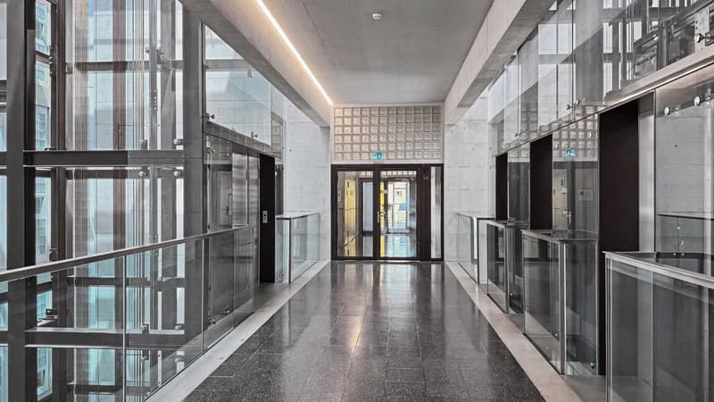 Attractive office space on the 3rd floor in a well-connected location in Zurich Oerlikon (5)