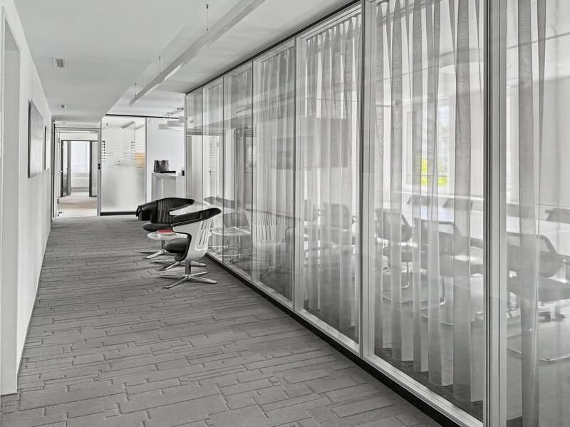 Versatile office space in the Zürcher Binz-Quartier, ready for occupancy and partially furnished (4)