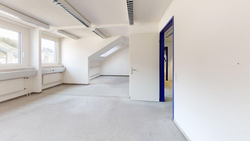 Spacious office space with 7 furnished offices in Winterthur (4)