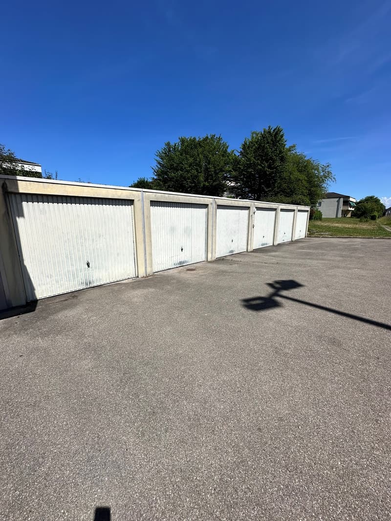Garage box for rent in Dietlikon (1)