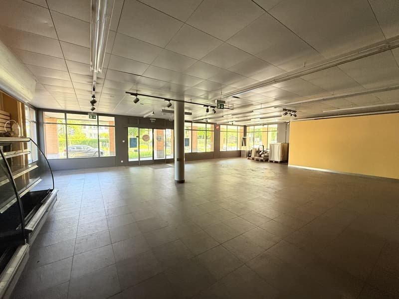 Espace commercial spacieux et flexible au rez-de-chaussée (6)