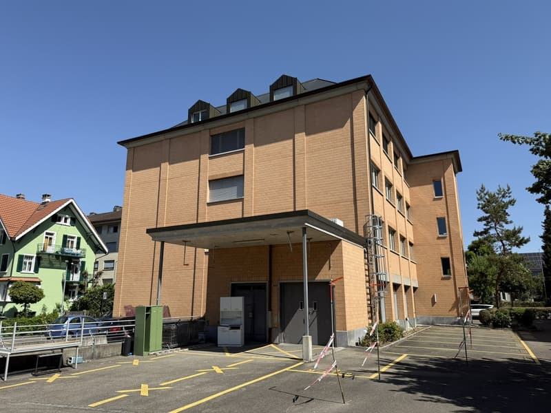 Espace commercial spacieux et flexible au rez-de-chaussée (2)